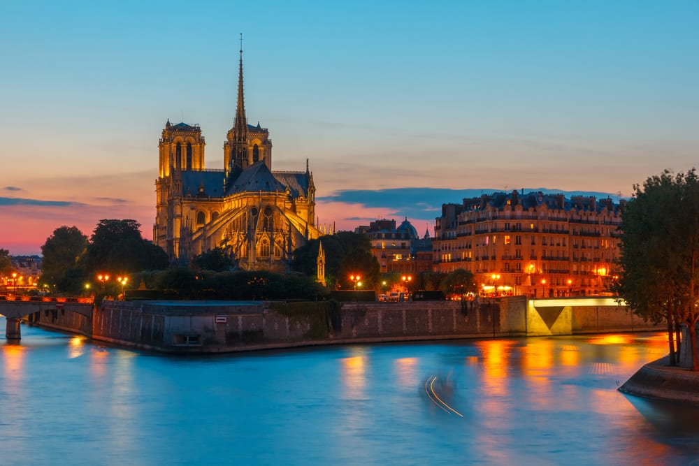 Reconstruire Notre Dame de Paris